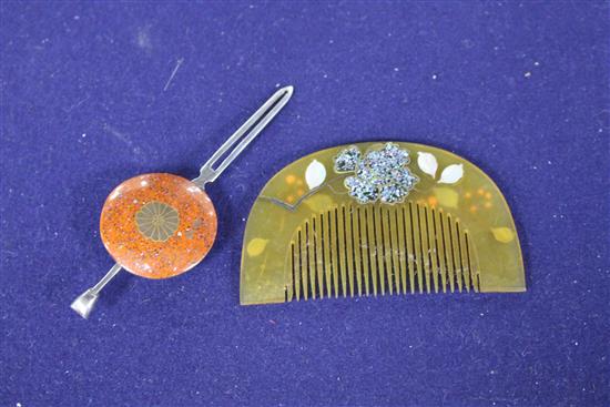 An early 20th century Japanese lacquered metal hair clip decorated with flowers, 11.5cm and a mother of pearl inset horn comb, 10cm